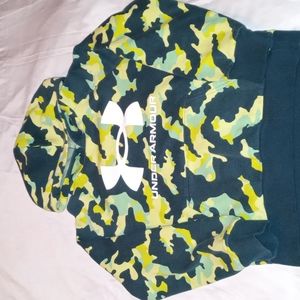 Under Armour Hoodie Size M (big boys)